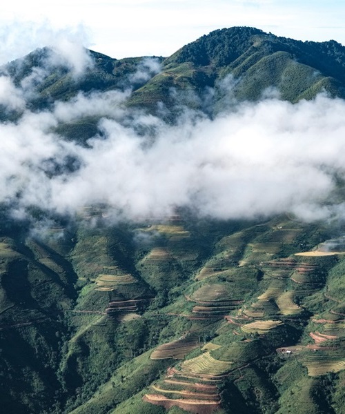 Biển mây ôm núi, vờn gió ở Háng Đồng