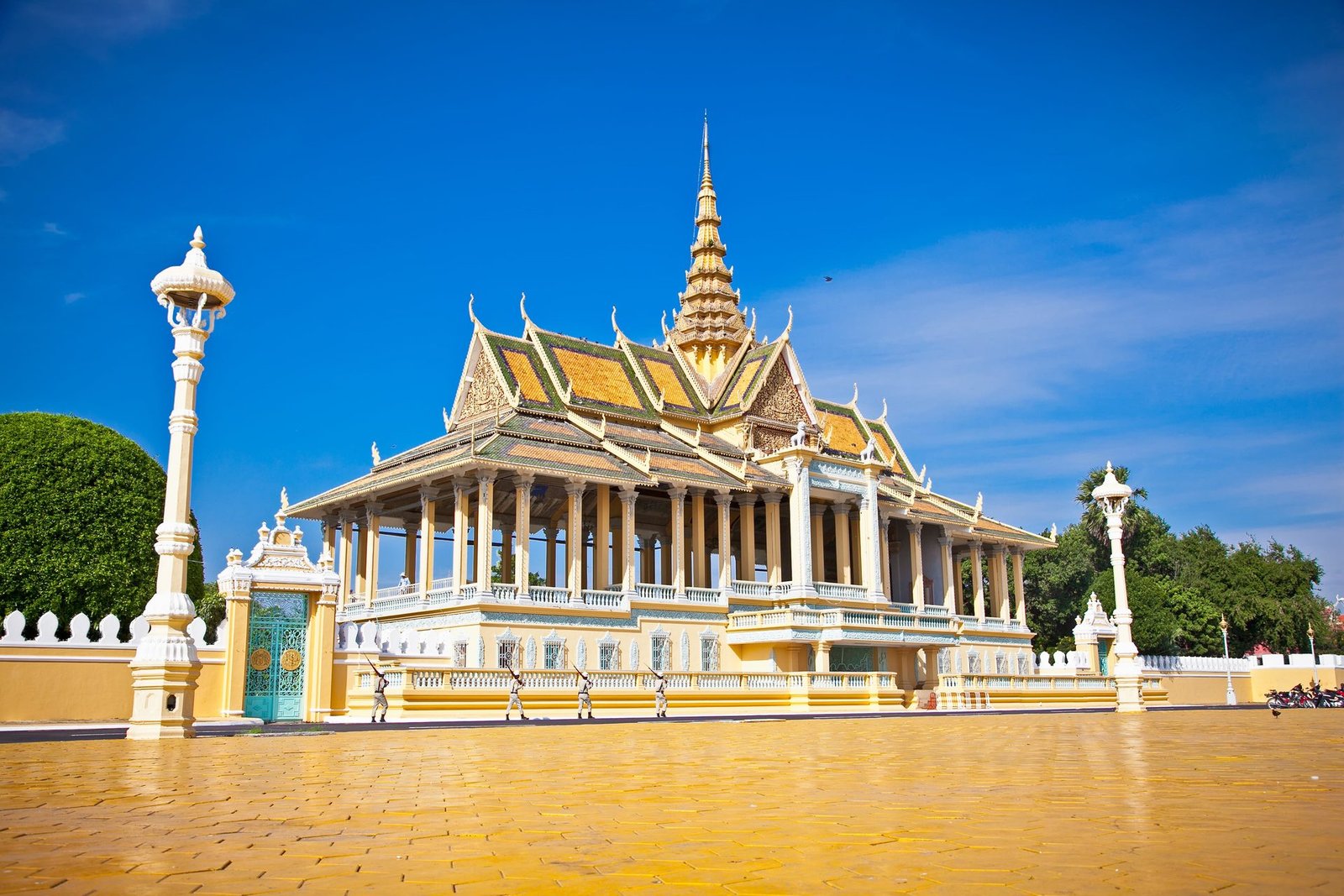 Cung điện và đền đài Campuchia