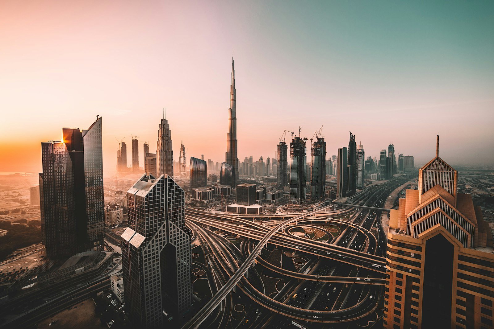 Cảnh Burj Khalifa và thành phố Dubai hiện đại