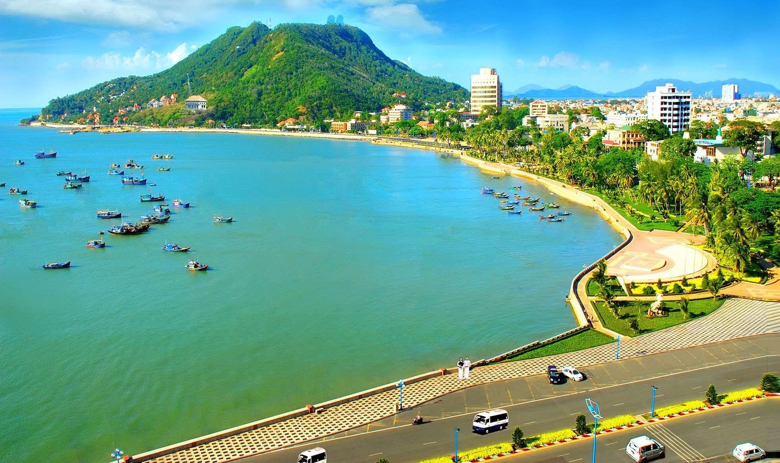 Bãi biển Vũng Tàu nhìn từ trên cao vào buổi sáng